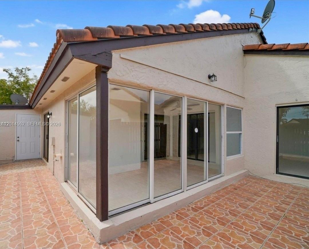 LAKES MEADOW VILG HOMES C - Residential Lease