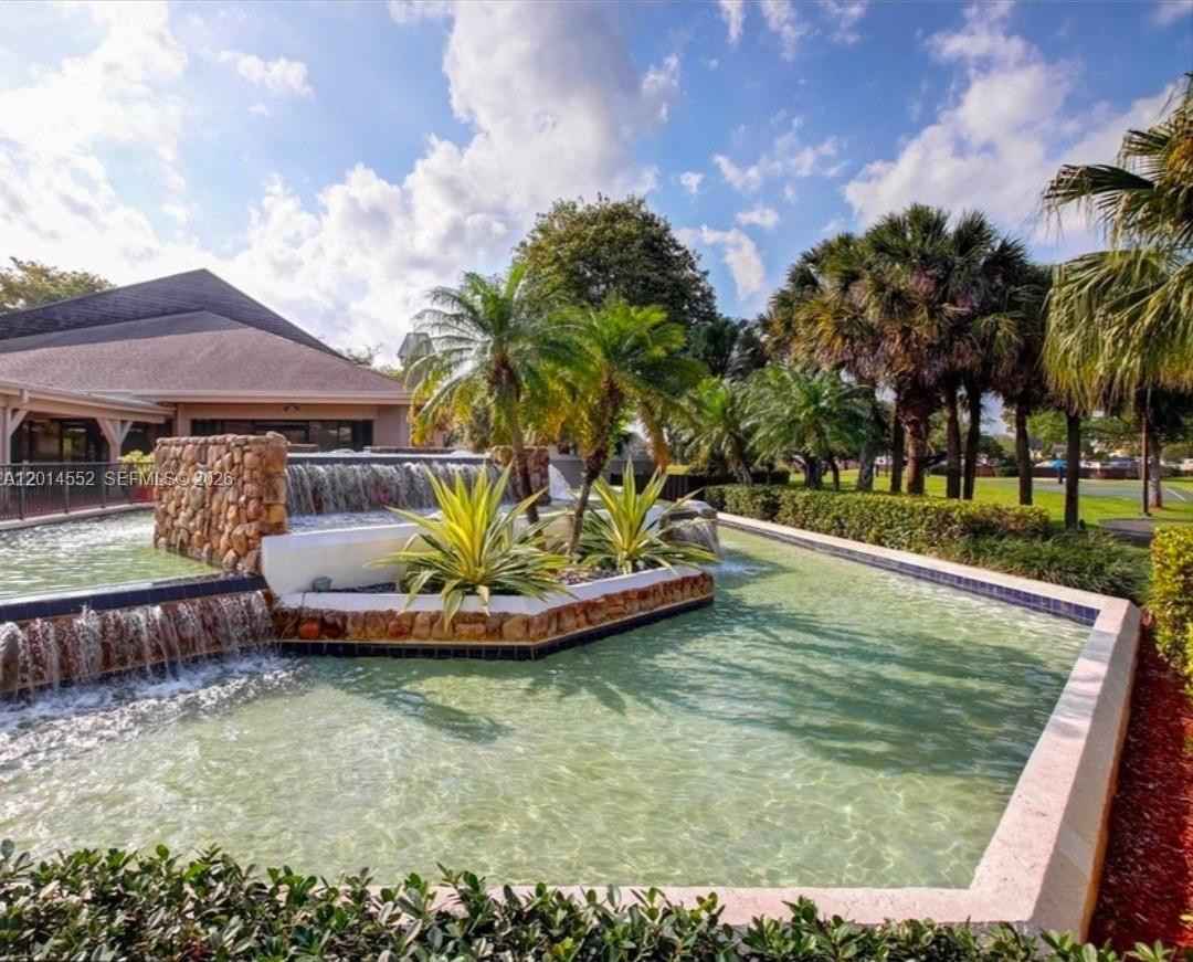 LAKES MEADOW VILG HOMES C - Residential Lease
