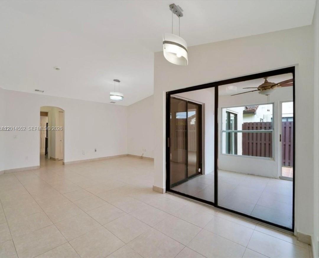 LAKES MEADOW VILG HOMES C - Residential Lease
