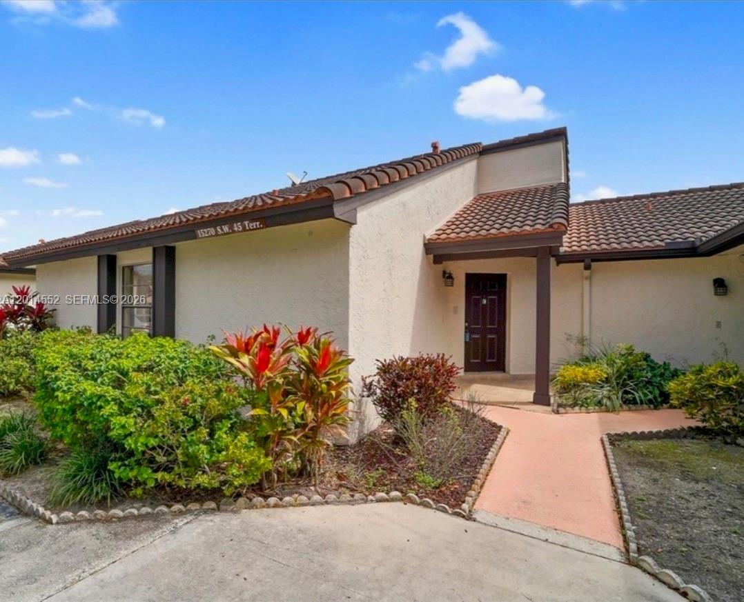 LAKES MEADOW VILG HOMES C - Residential Lease