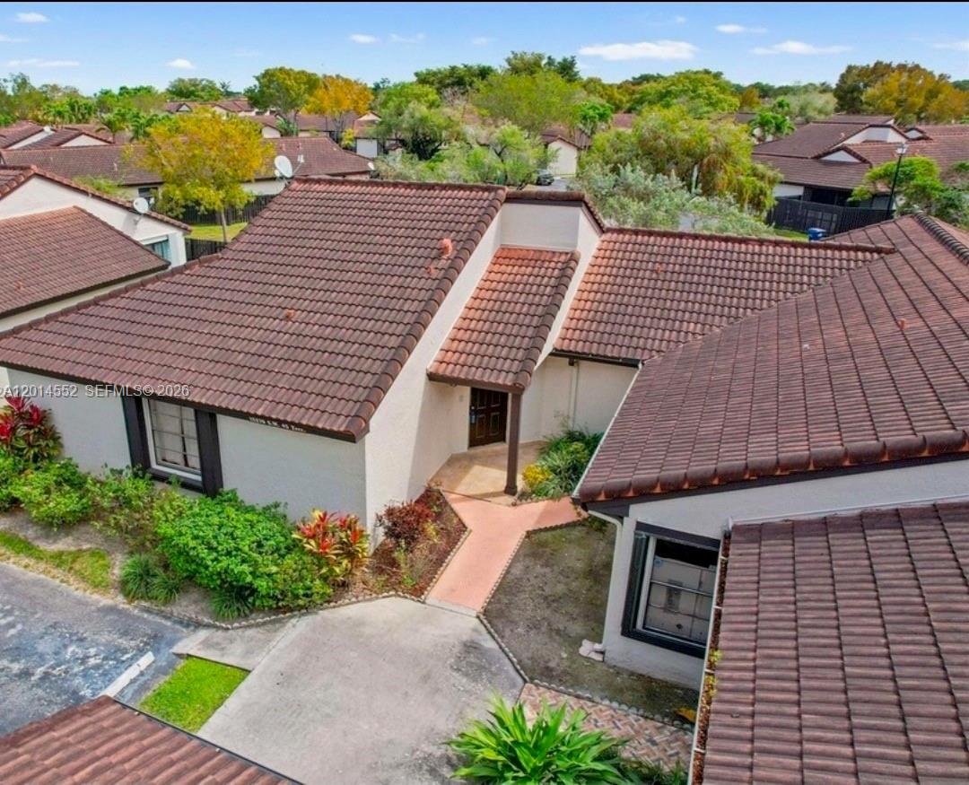 LAKES MEADOW VILG HOMES C - Residential Lease