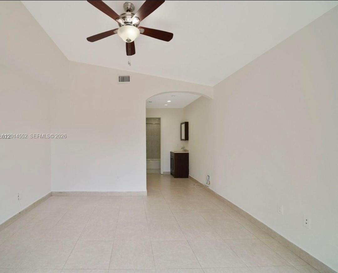 LAKES MEADOW VILG HOMES C - Residential Lease