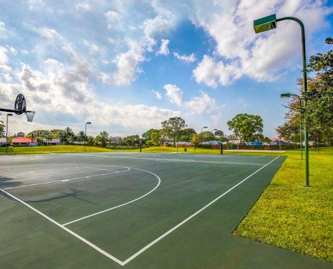 LAKES MEADOW VILG HOMES C - Residential Lease
