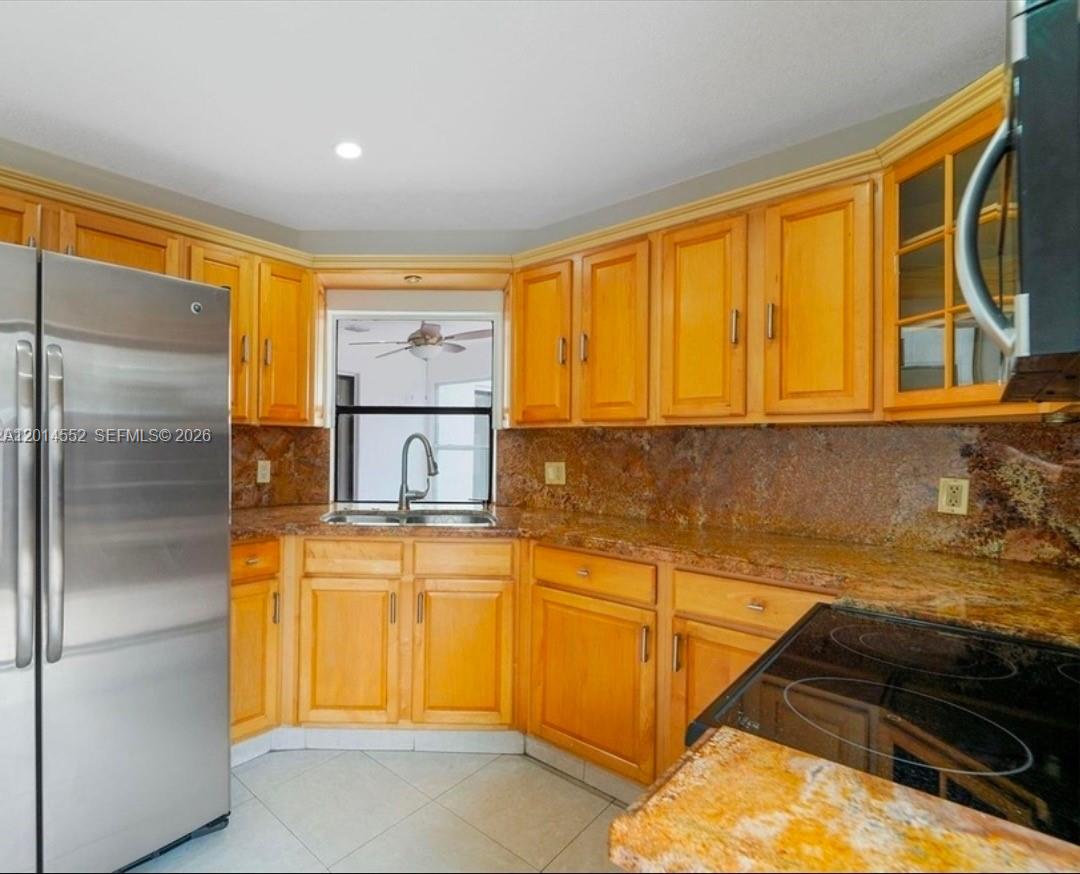 LAKES MEADOW VILG HOMES C - Residential Lease