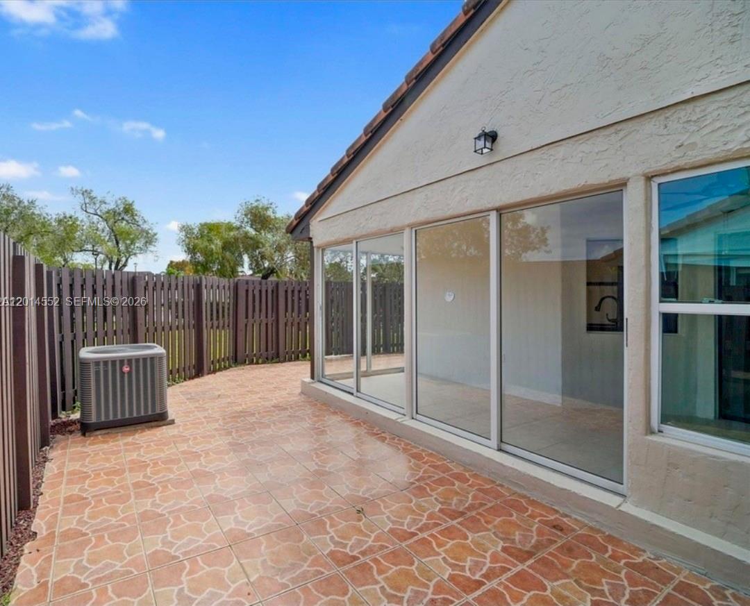 LAKES MEADOW VILG HOMES C - Residential Lease