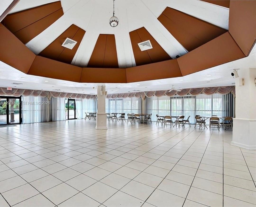 LAKES MEADOW VILG HOMES C - Residential Lease