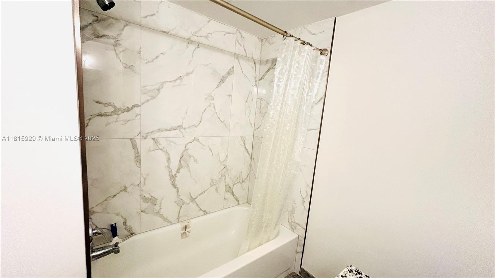 TIERRA DEL SOL CONDO - Residential Lease
