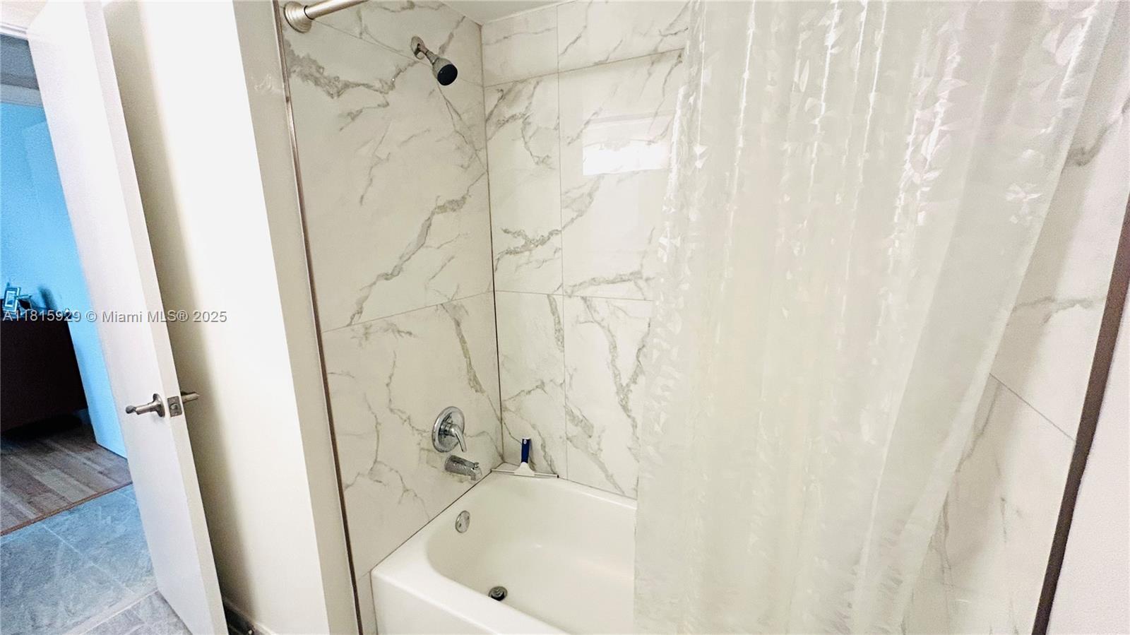 TIERRA DEL SOL CONDO - Residential Lease