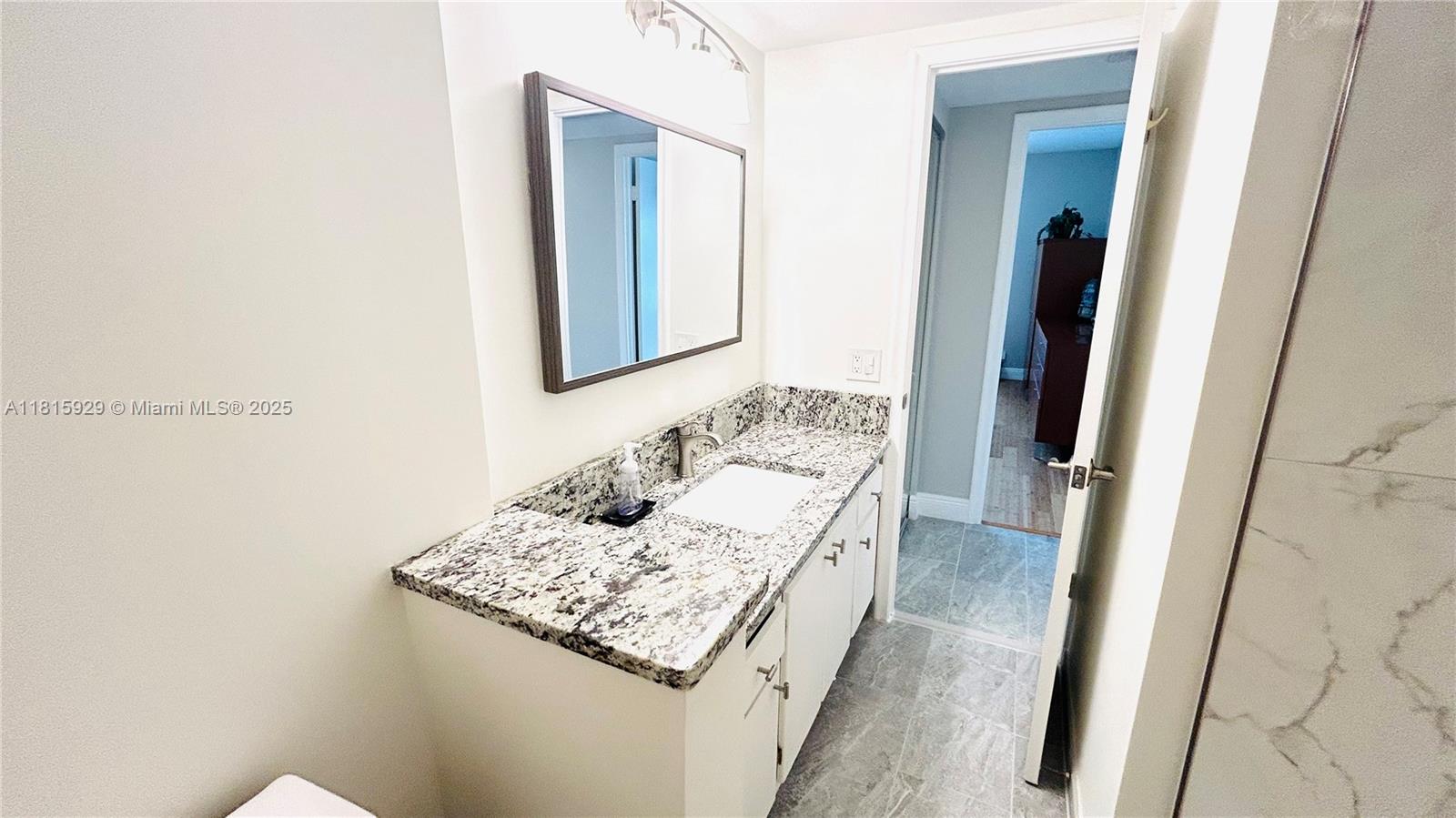 TIERRA DEL SOL CONDO - Residential Lease