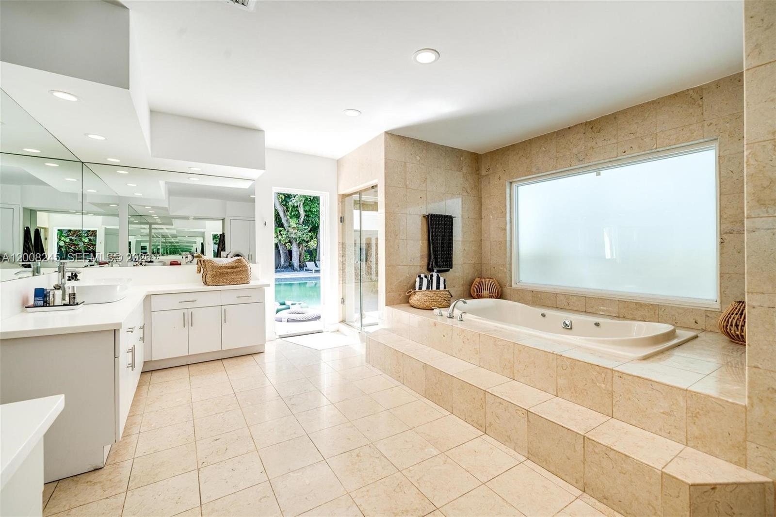 CORAL GABLES BISC BAY SEC - Residential