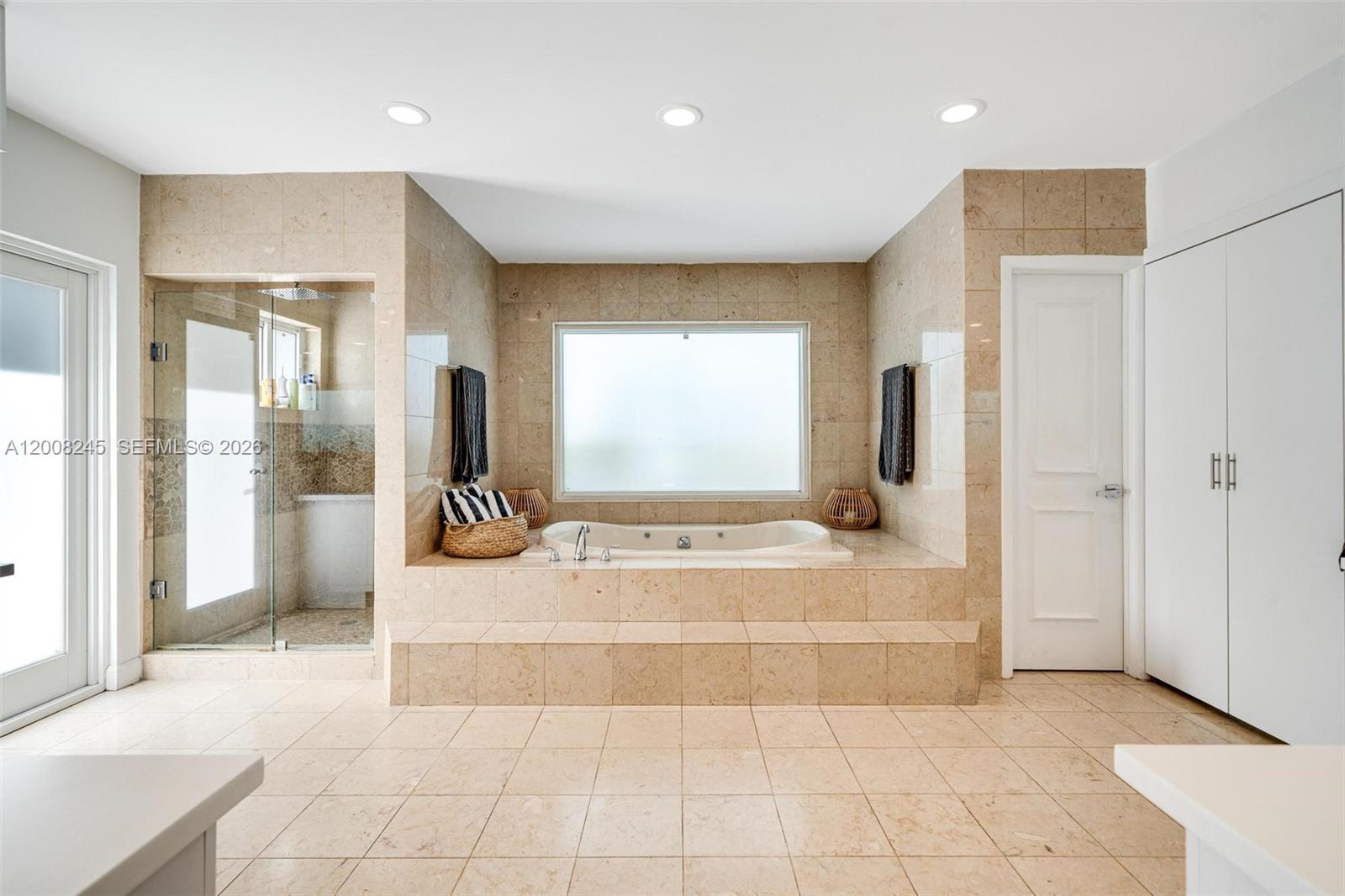 CORAL GABLES BISC BAY SEC - Residential