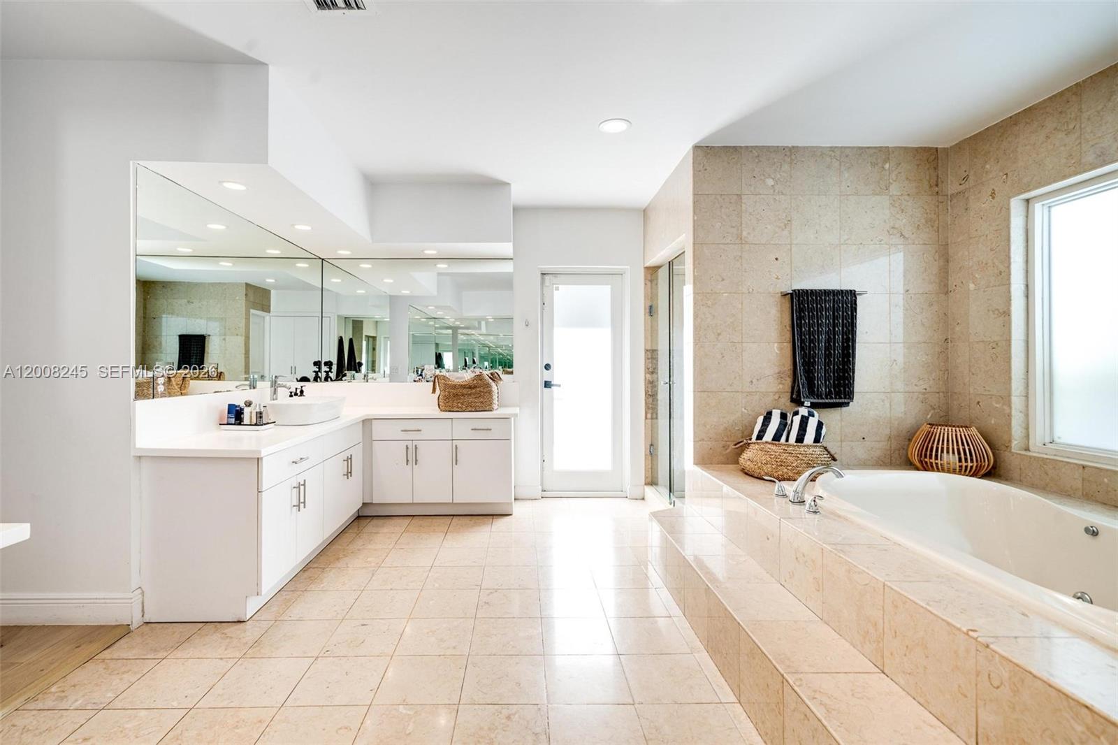 CORAL GABLES BISC BAY SEC - Residential