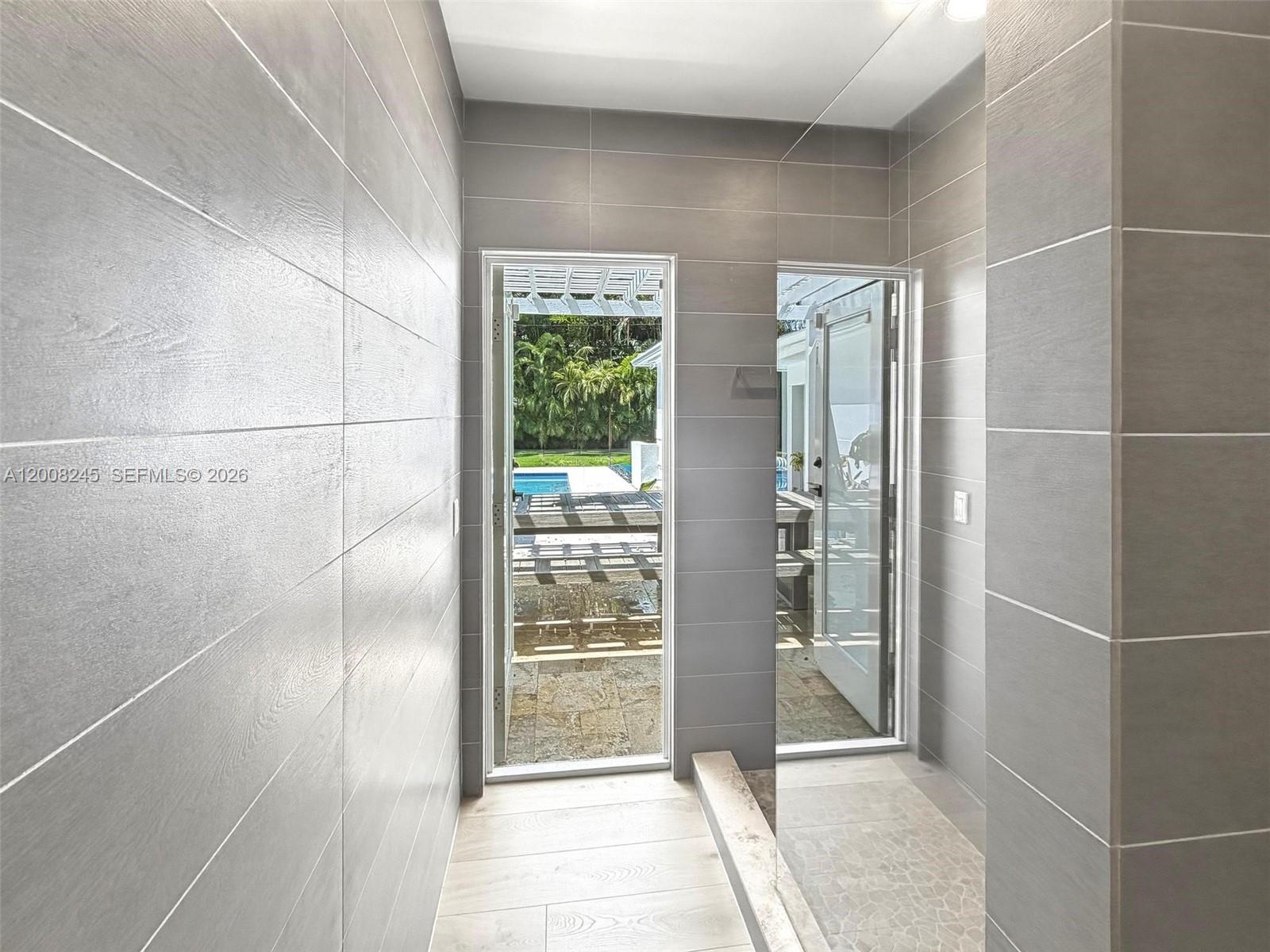 CORAL GABLES BISC BAY SEC - Residential