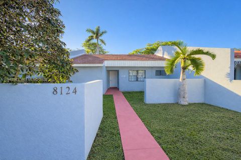 8124 SW 153rd Pl 8124 Miami FL 33193