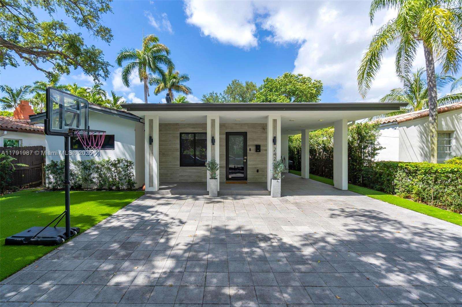 242 Sw 31st Rd, Miami, Broward County, Florida - 4 Bedrooms  
4 Bathrooms - 