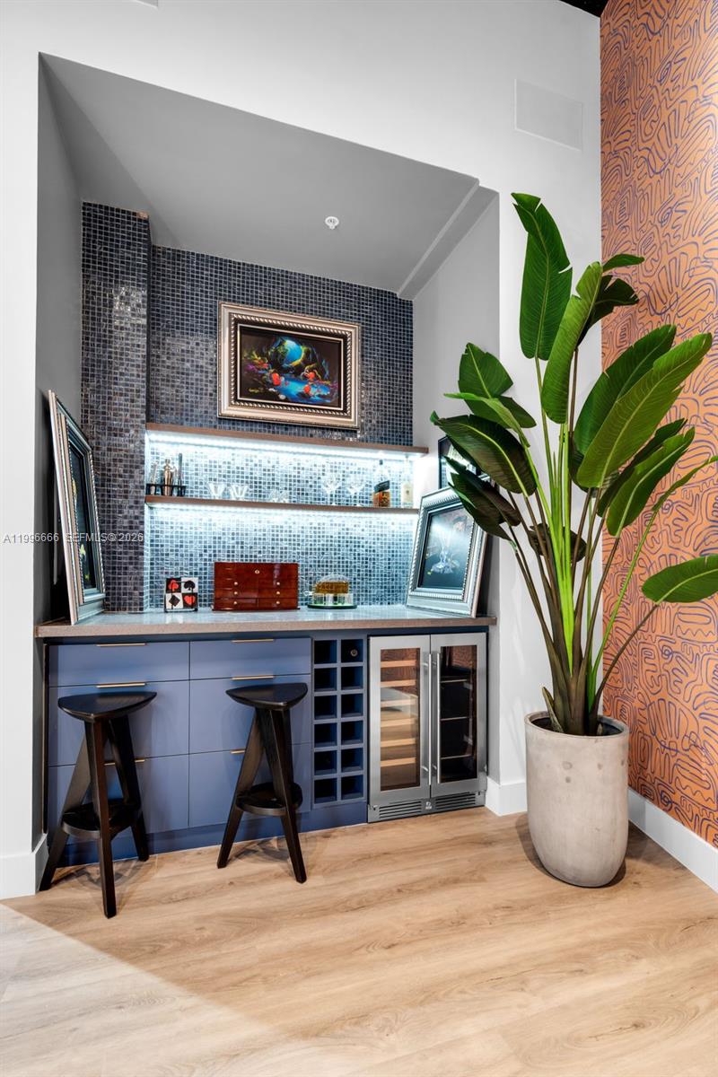 VIZCAYNE NORTH CONDO - Residential