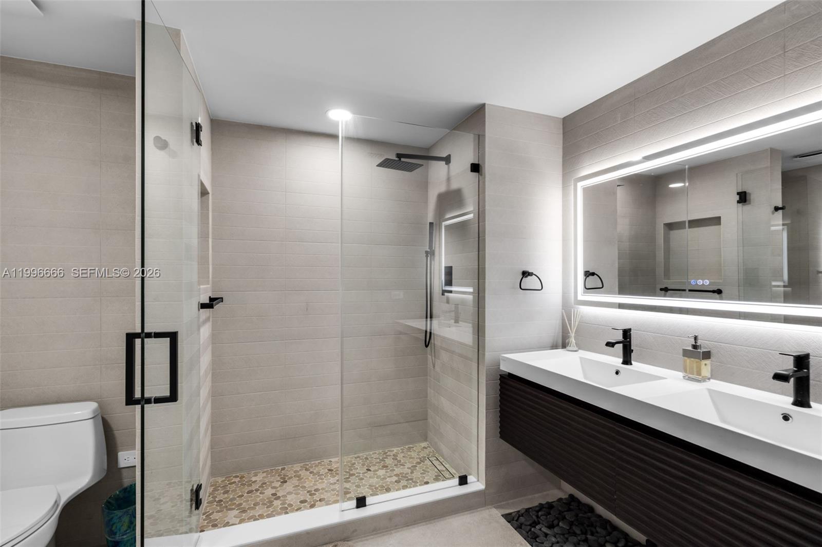 VIZCAYNE NORTH CONDO - Residential