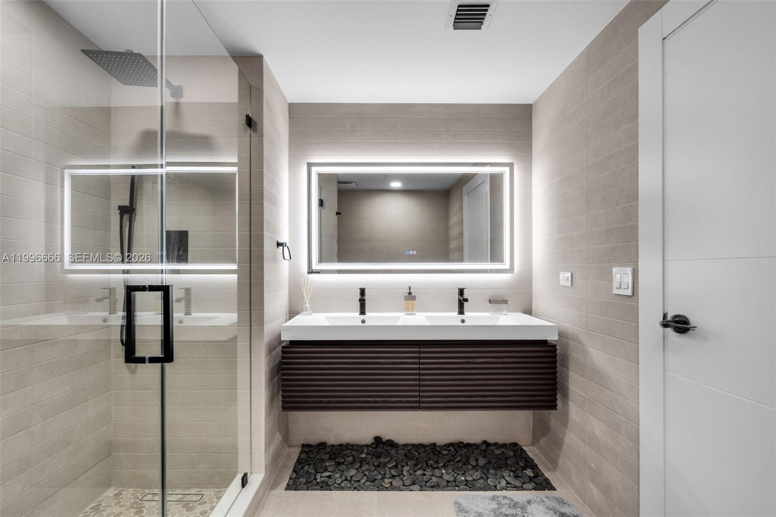 VIZCAYNE NORTH CONDO - Residential