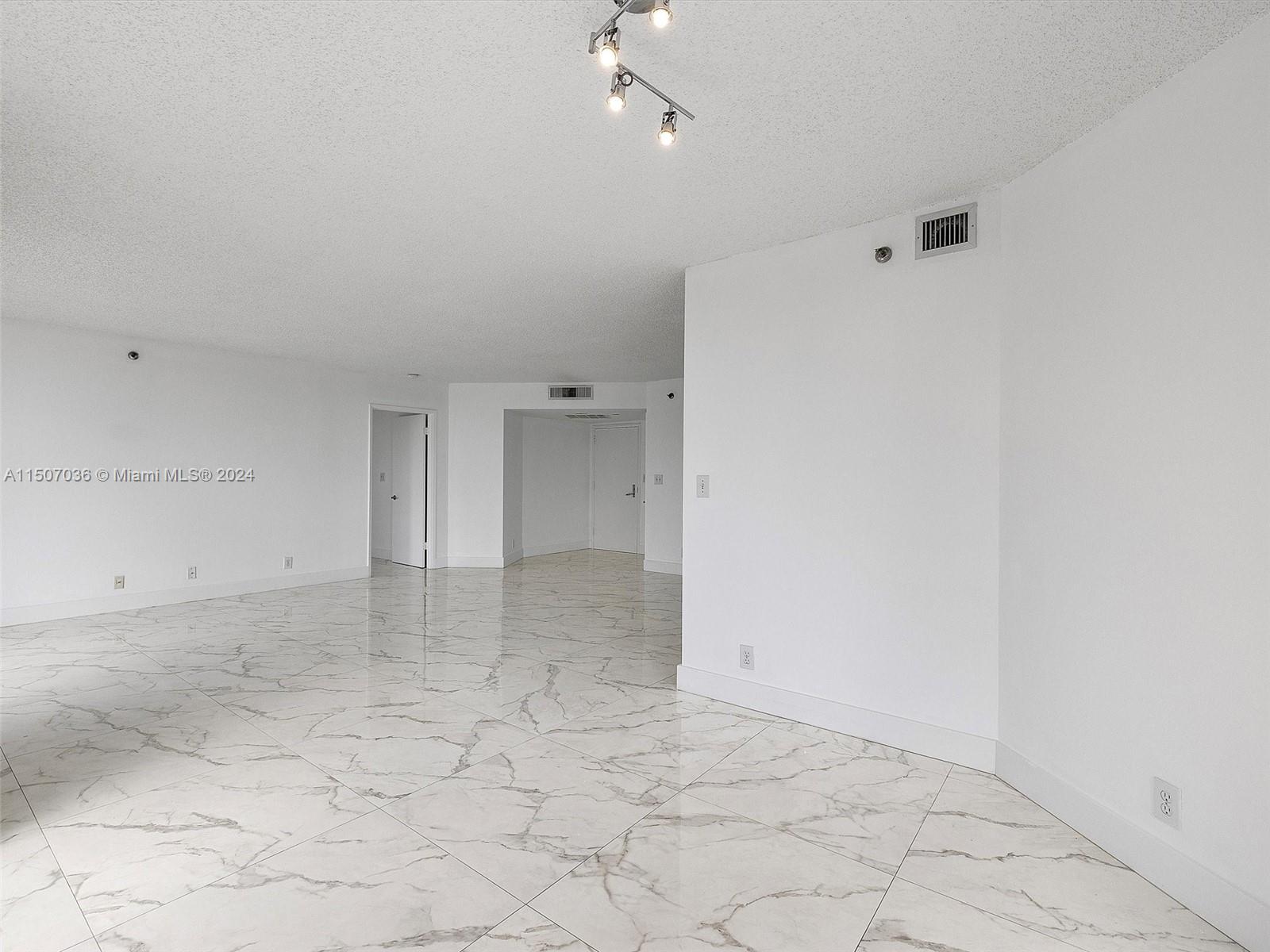 PARC CENTRAL AVENTURA EAS - Residential Lease