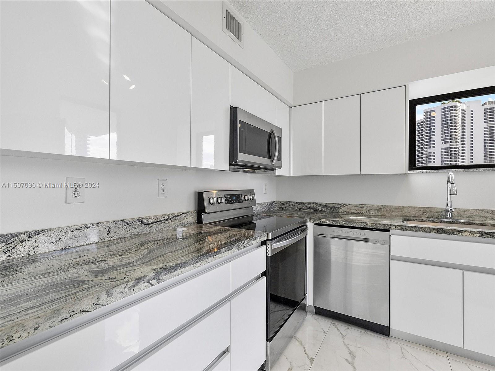 PARC CENTRAL AVENTURA EAS - Residential Lease