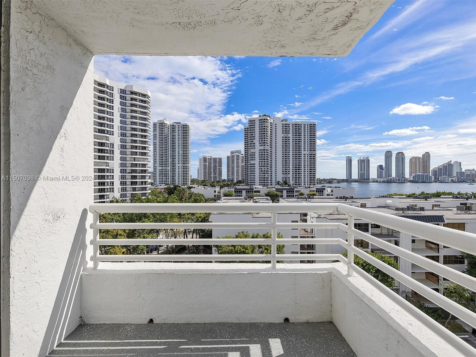 PARC CENTRAL AVENTURA EAS - Residential Lease