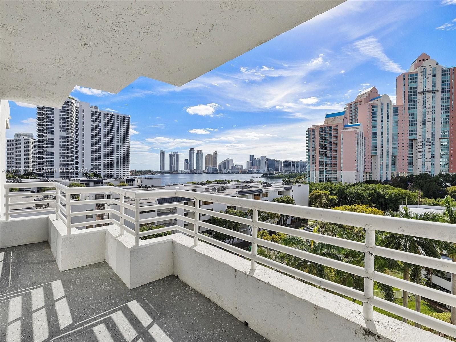 PARC CENTRAL AVENTURA EAS - Residential Lease