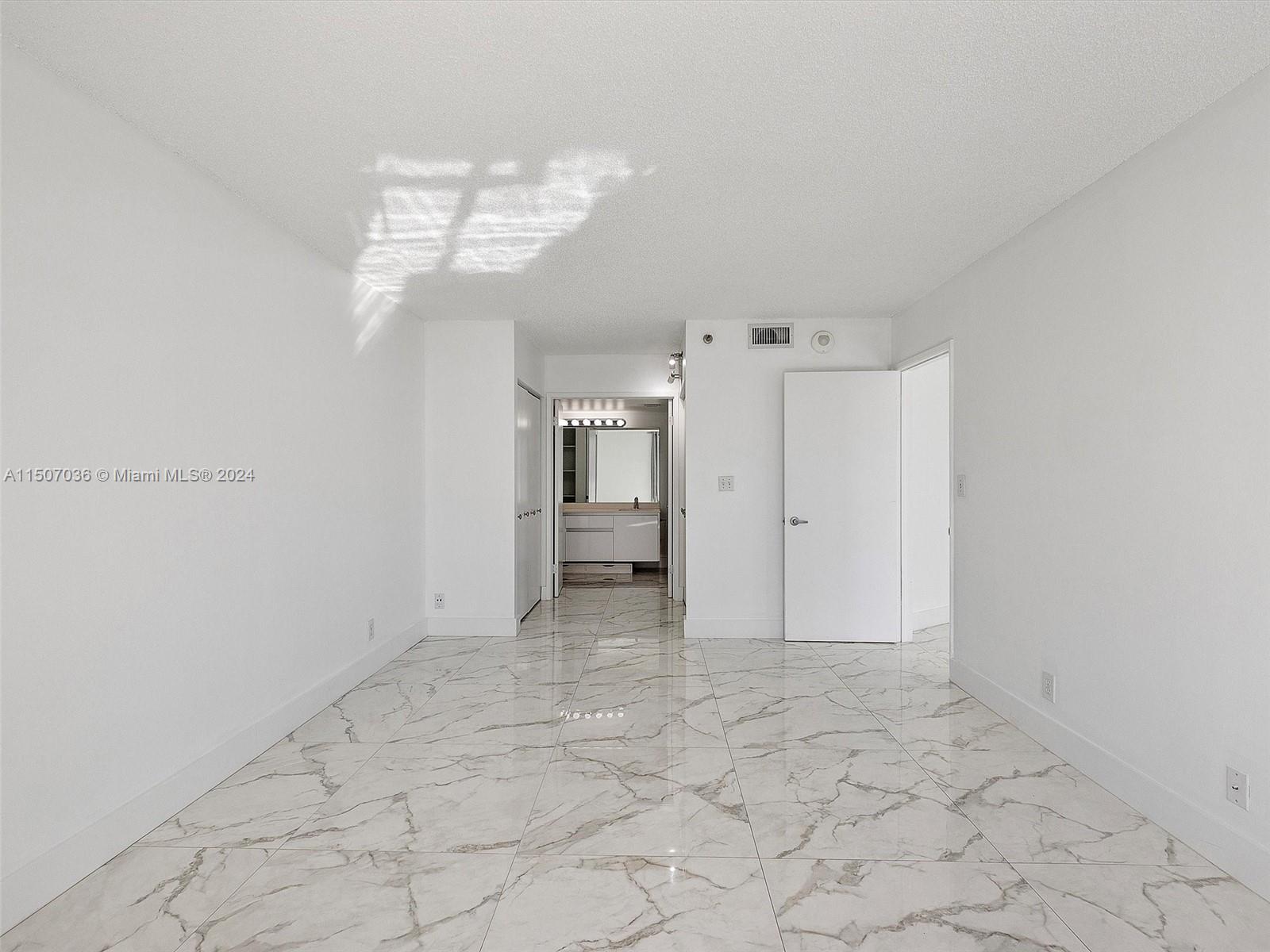 PARC CENTRAL AVENTURA EAS - Residential Lease