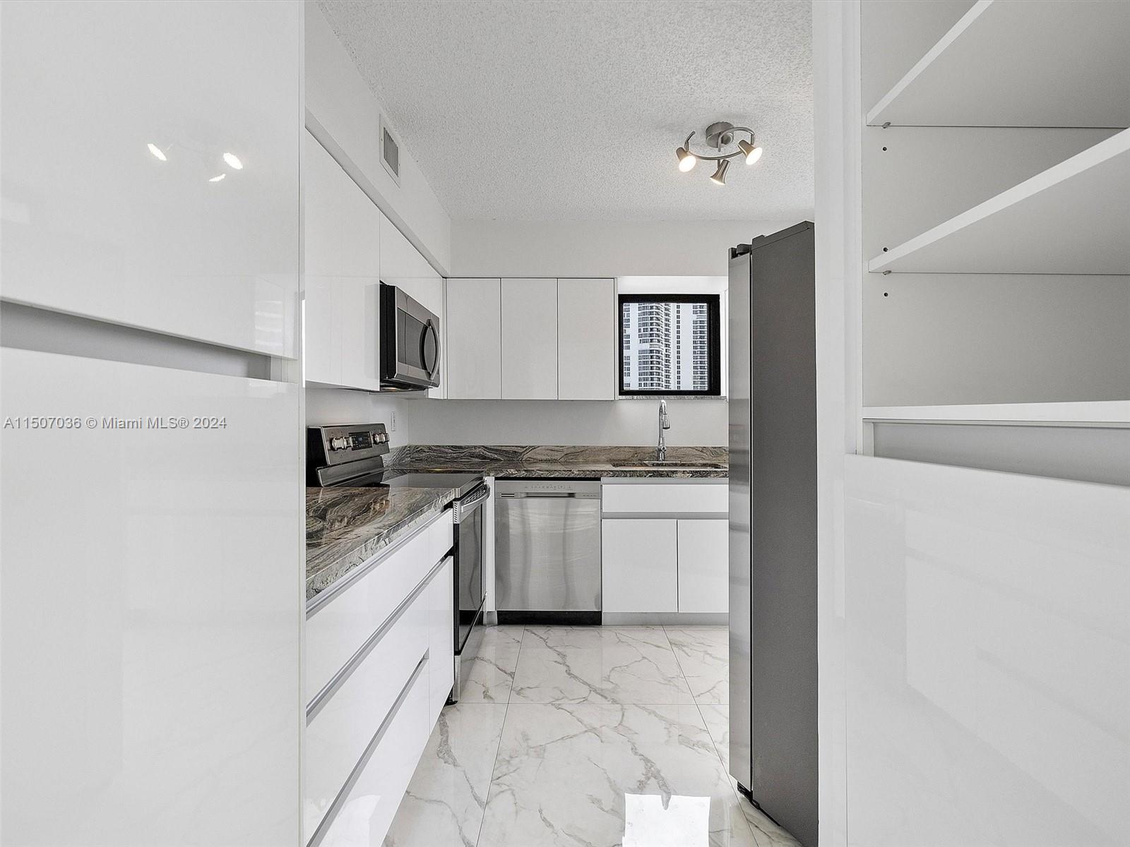 PARC CENTRAL AVENTURA EAS - Residential Lease