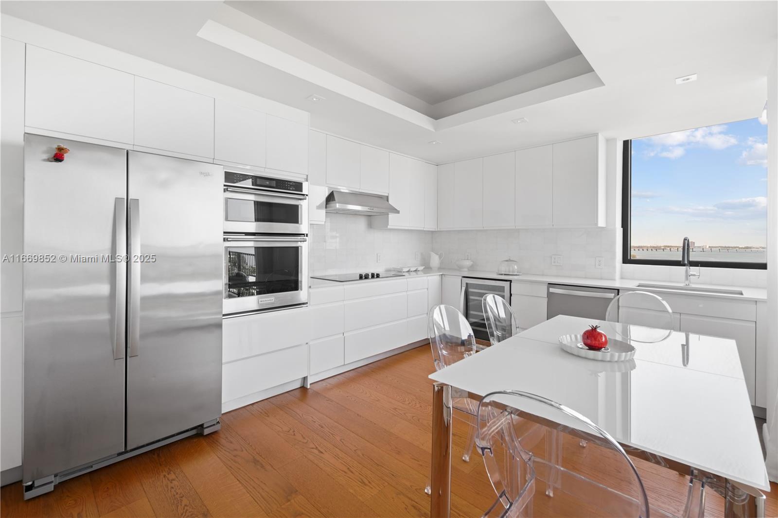 ONE THOUSAND VENETIAN WAY - Residential