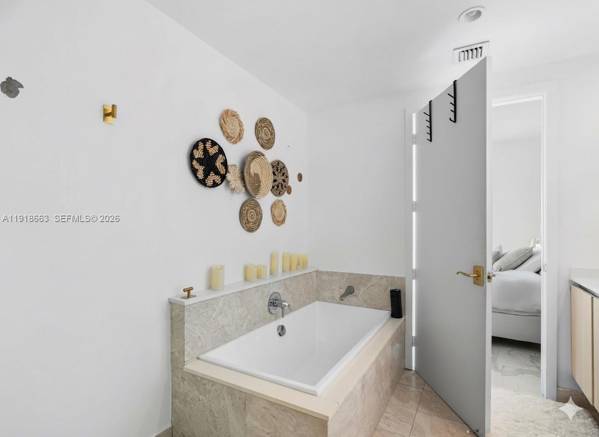 ARIA ON THE BAY CONDO - Residential