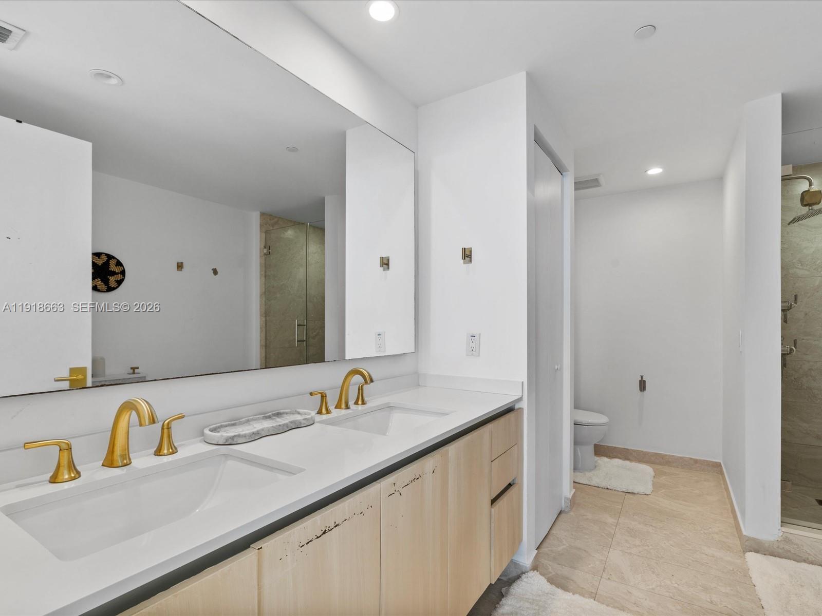 ARIA ON THE BAY CONDO - Residential