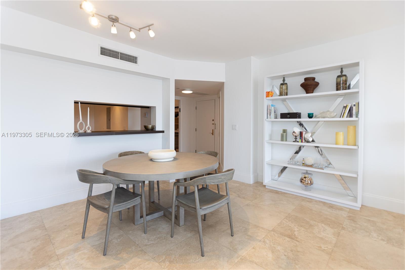 SOLIMAR CONDO - Residential