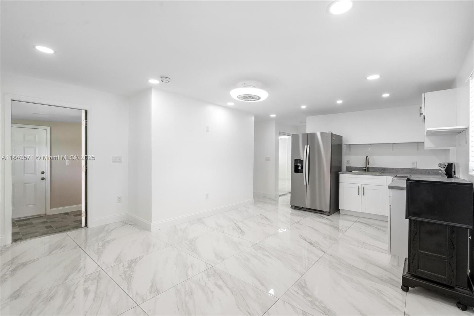 HOLLYWOOD PARK - Residential