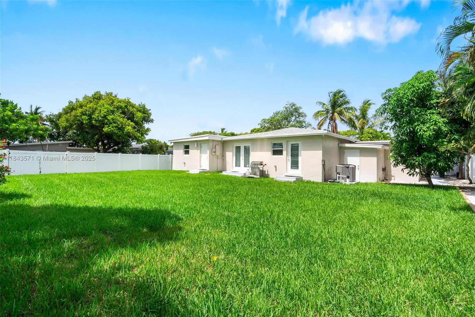 HOLLYWOOD PARK - Residential