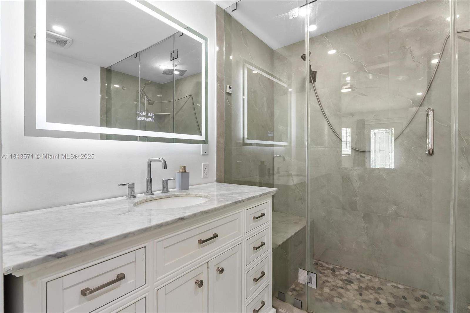 HOLLYWOOD PARK - Residential