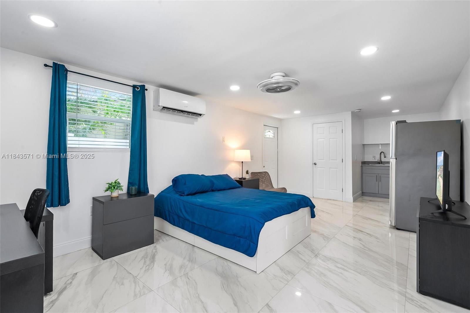 HOLLYWOOD PARK - Residential