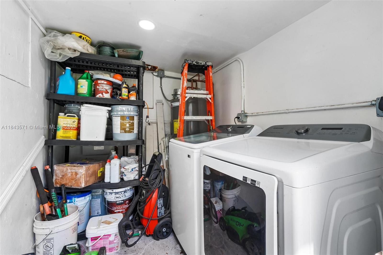 HOLLYWOOD PARK - Residential