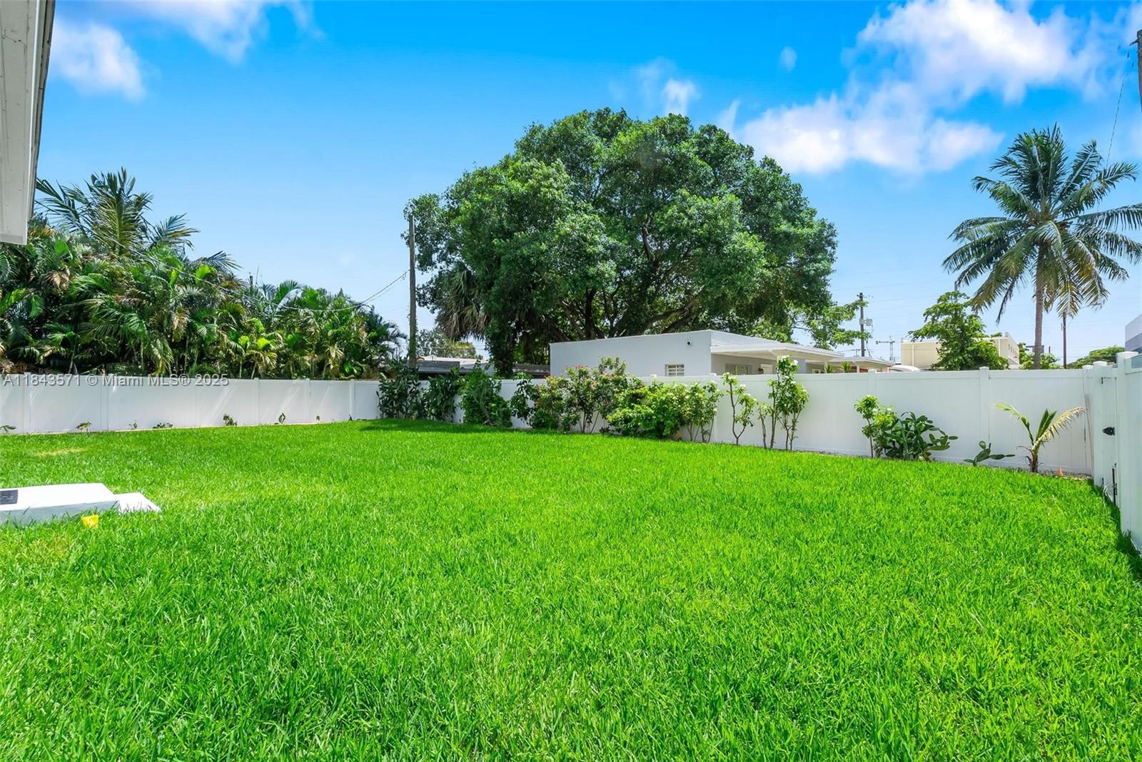 HOLLYWOOD PARK - Residential