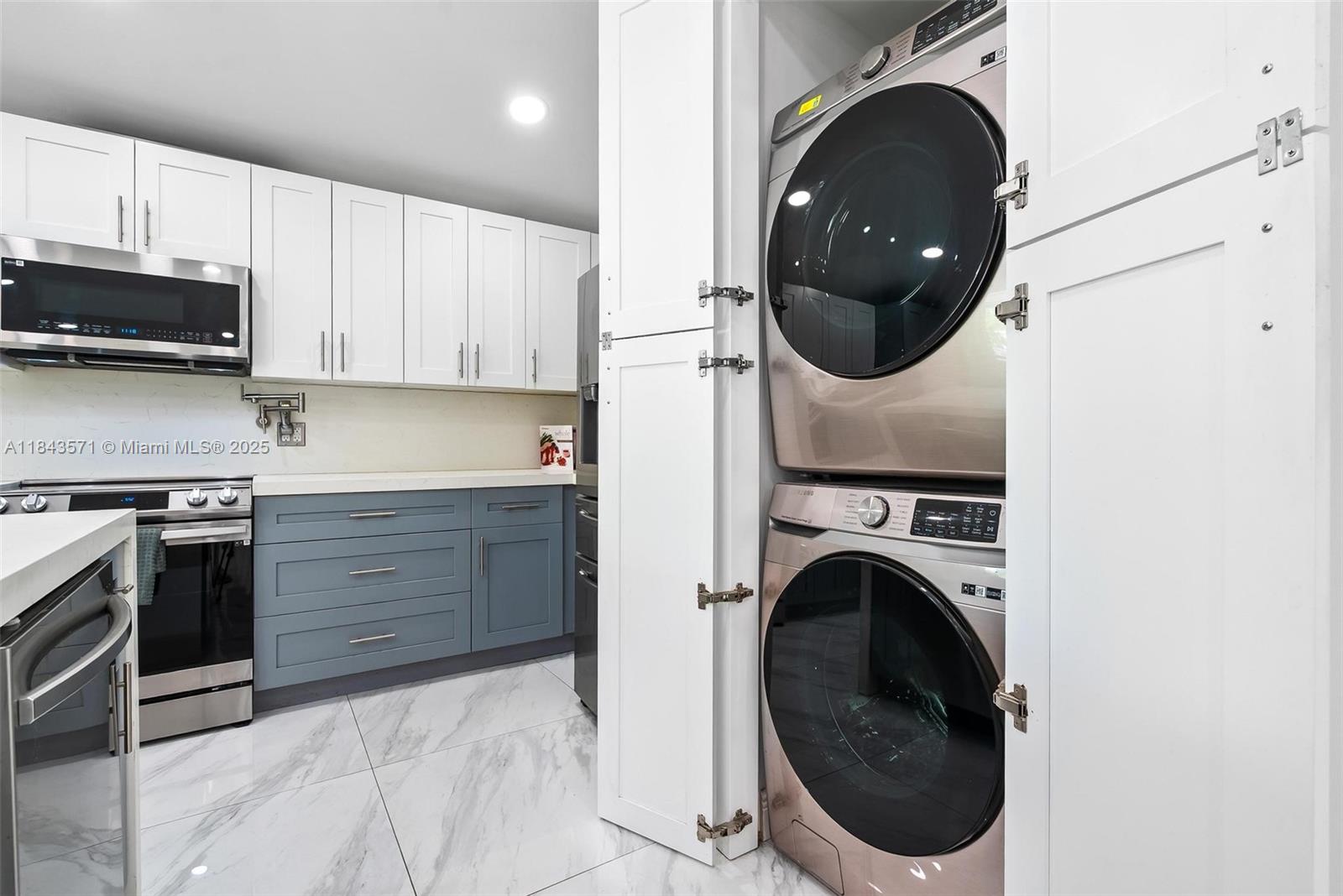 HOLLYWOOD PARK - Residential