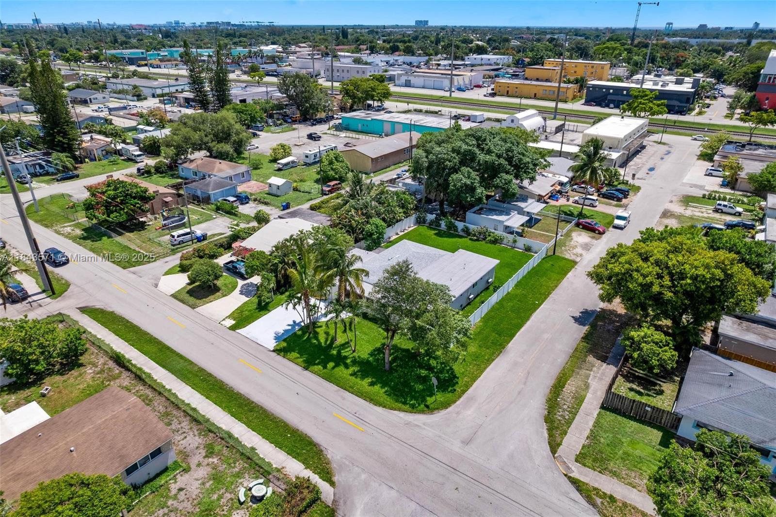 HOLLYWOOD PARK - Residential