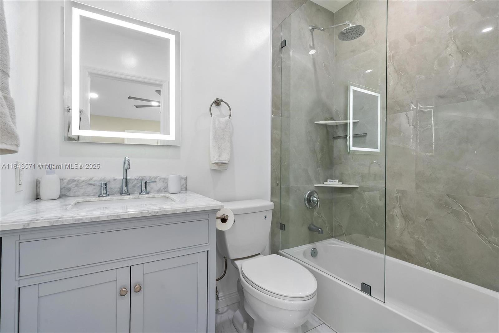 HOLLYWOOD PARK - Residential