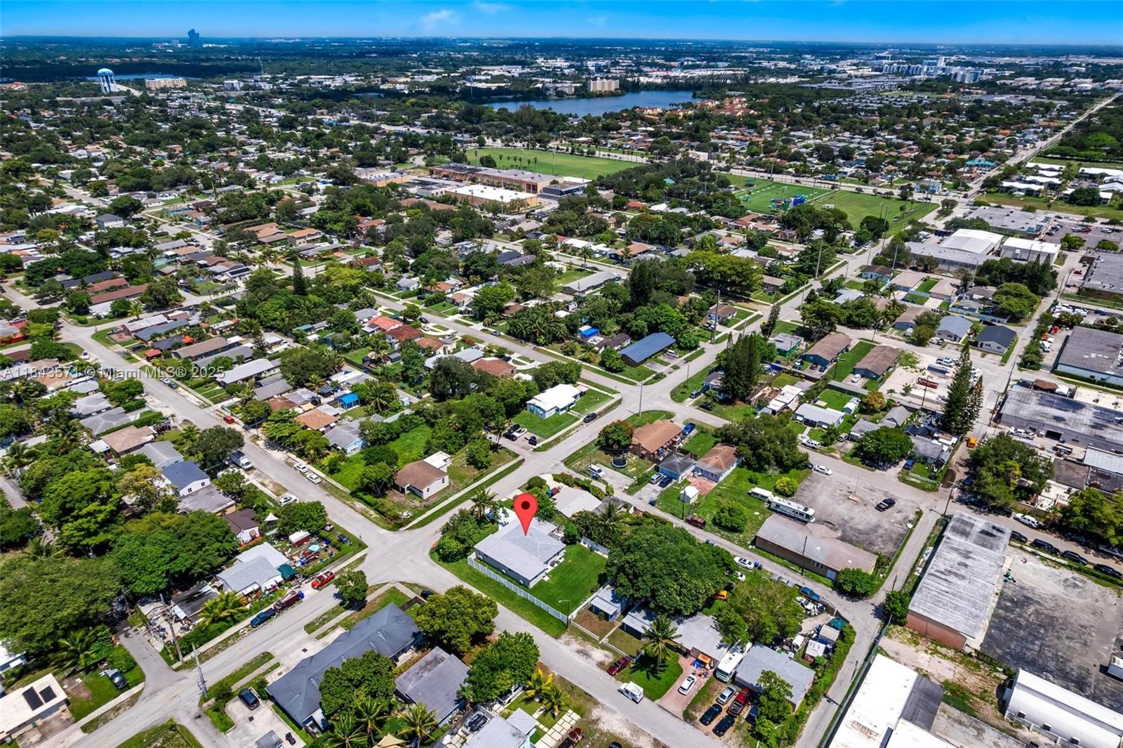 HOLLYWOOD PARK - Residential