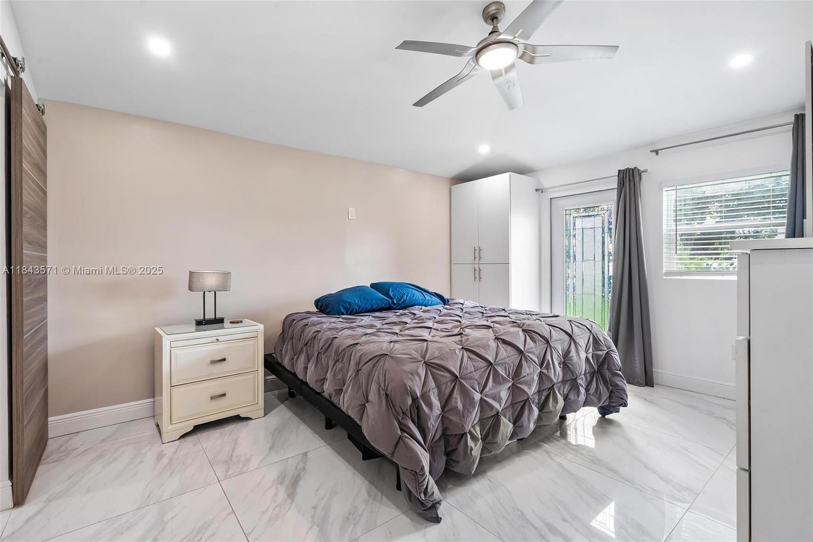 HOLLYWOOD PARK - Residential