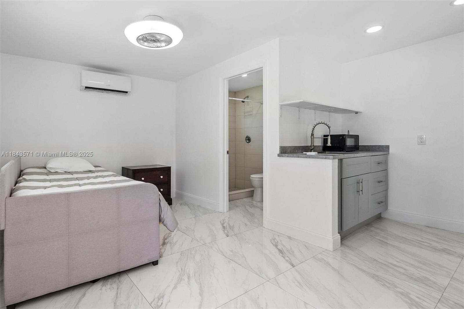 HOLLYWOOD PARK - Residential