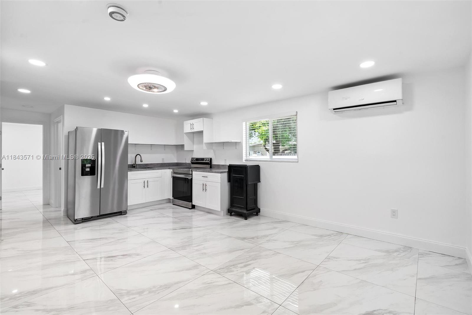 HOLLYWOOD PARK - Residential