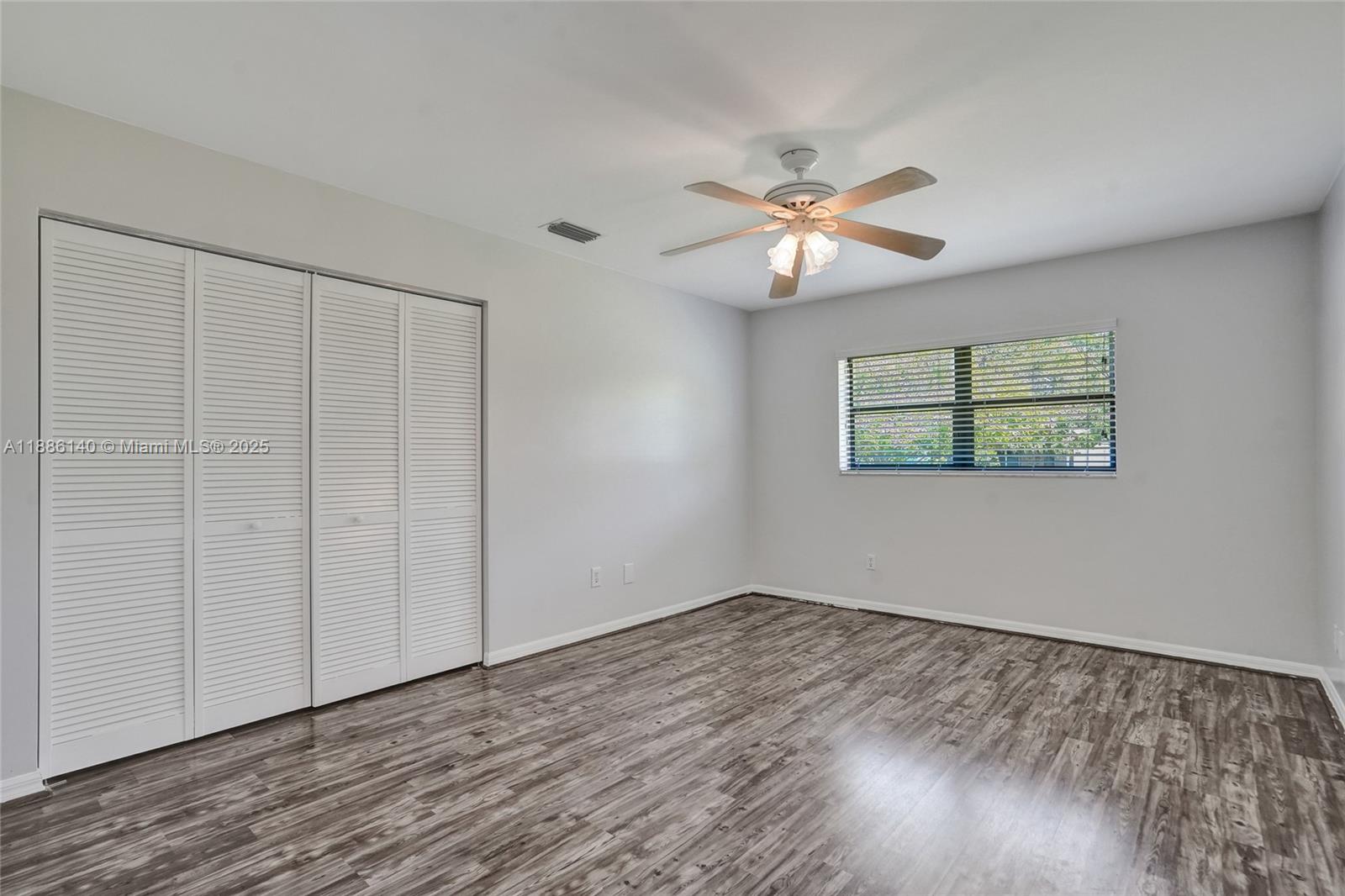 KINGS GROVE - Residential