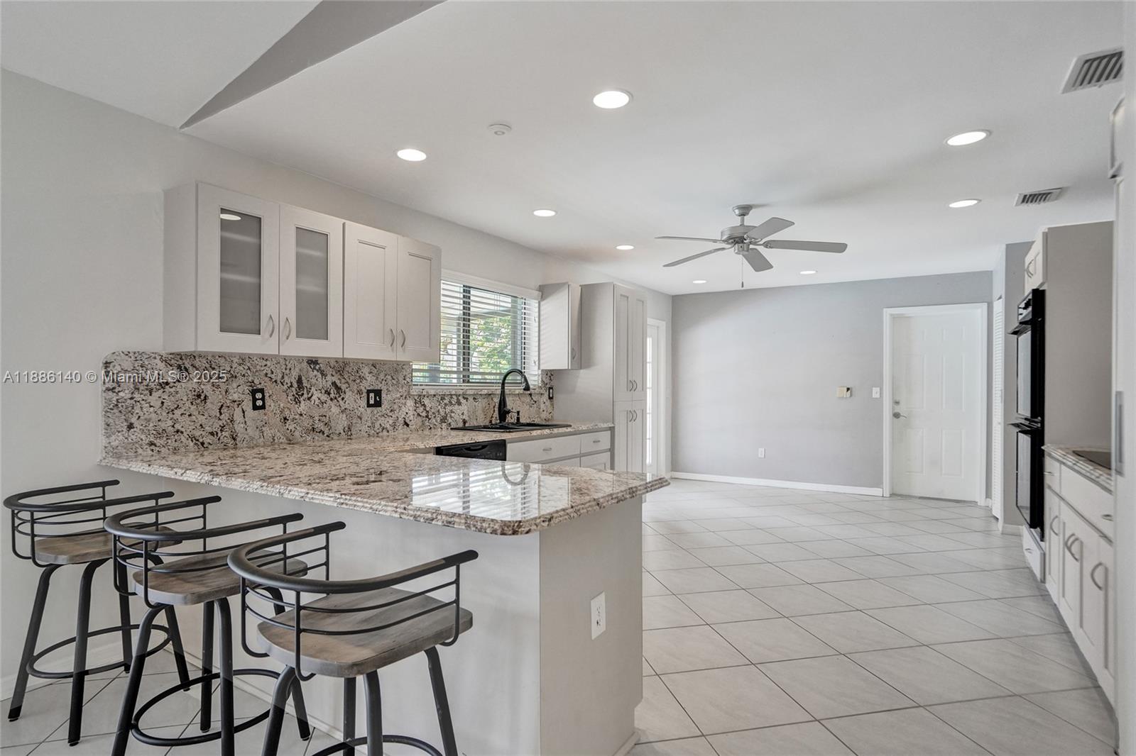 KINGS GROVE - Residential