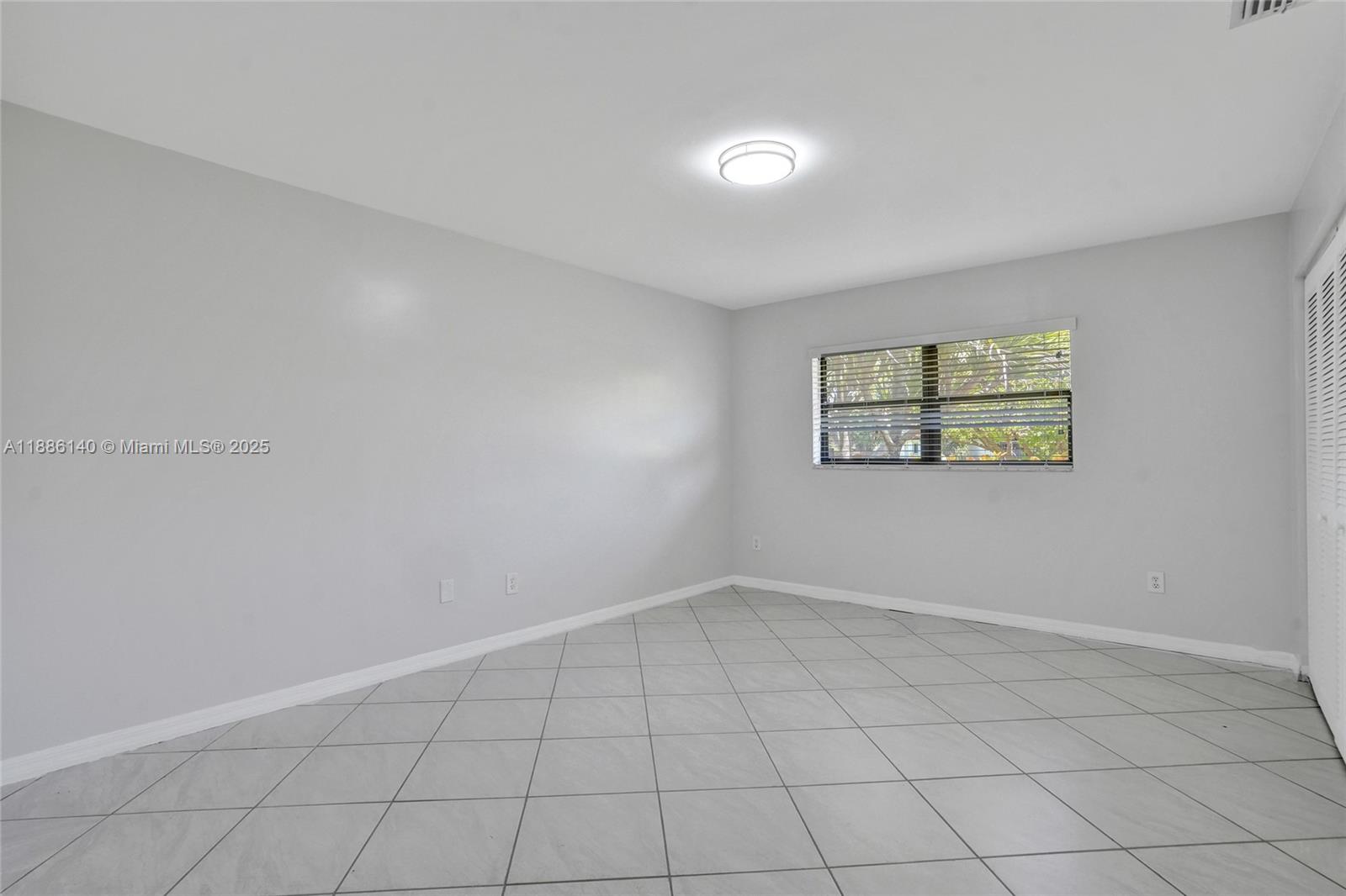 KINGS GROVE - Residential