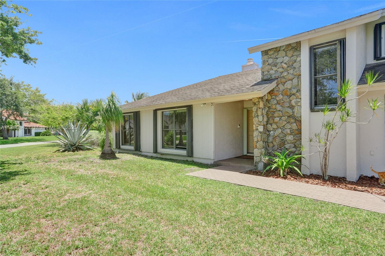 KINGS GROVE - Residential