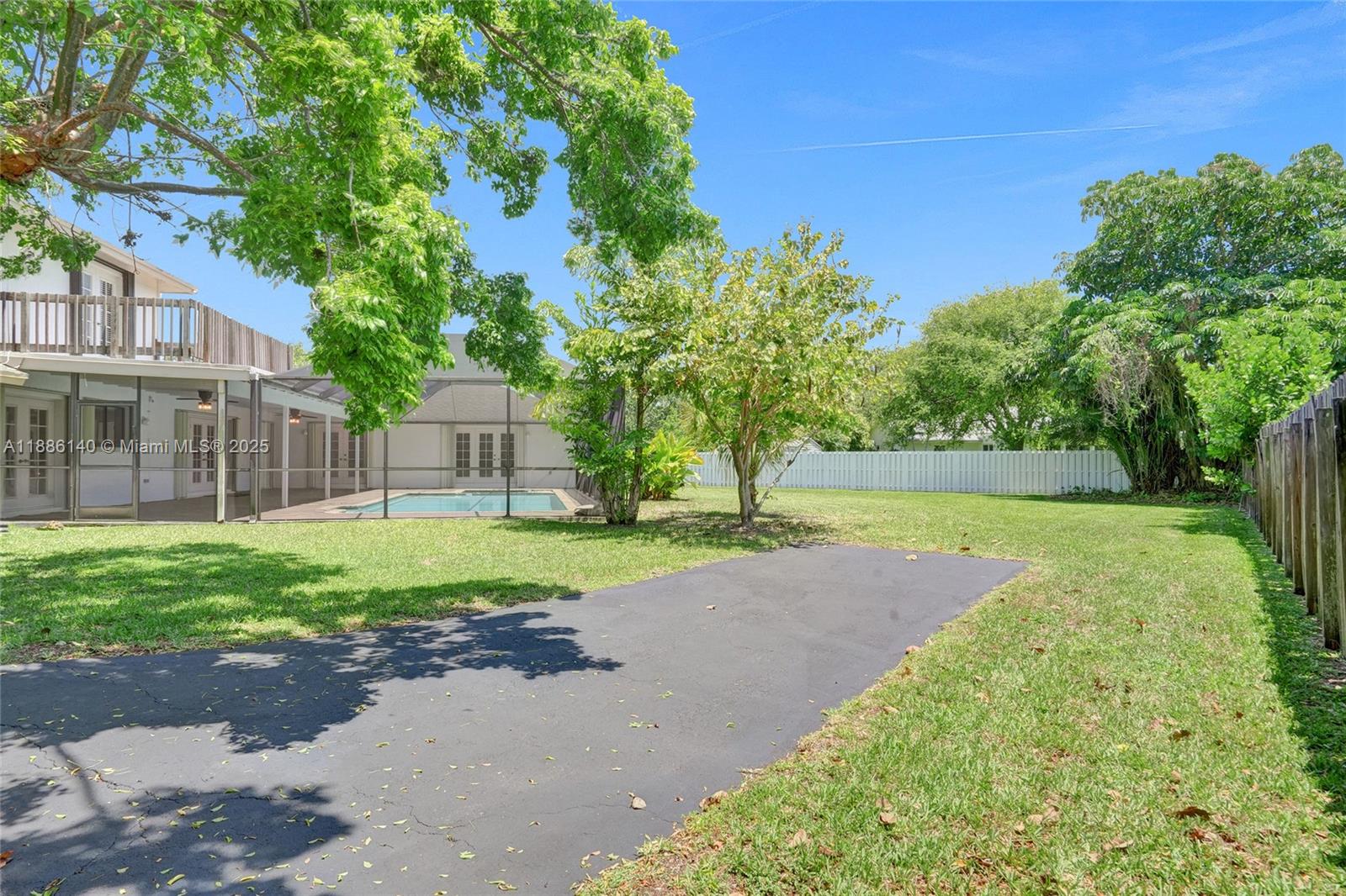 KINGS GROVE - Residential